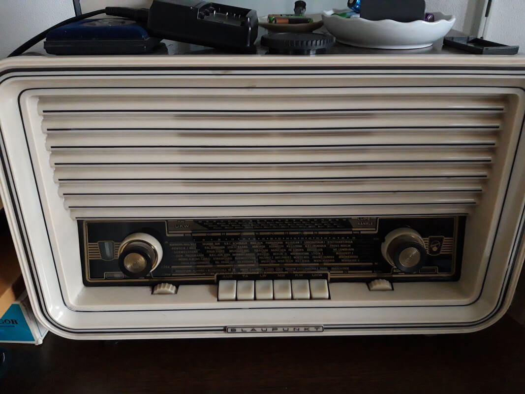 Op de radio ga je het gesprek aan. Foto: Ton van den Berg