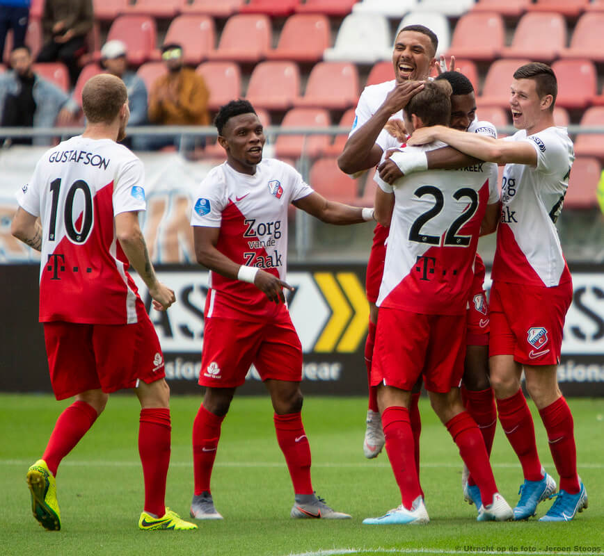 Blijdschap na de 1-1 door Van de Streek. Foto's: Jeroen Stoops