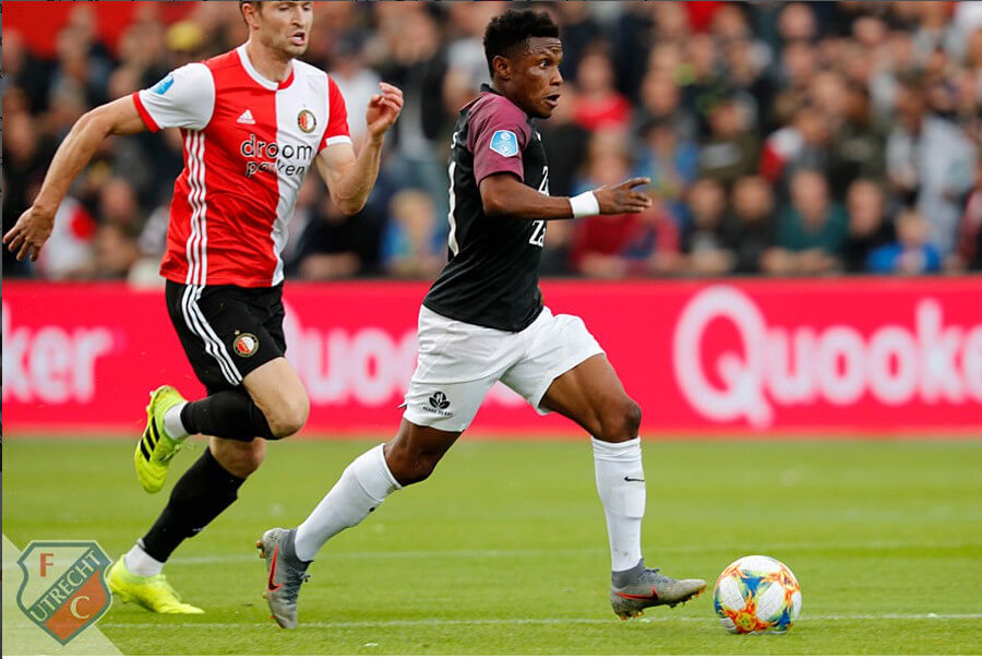 Abass is niet tegen te houden op weg naar zijn doelpunt. Foto: FC Utrecht