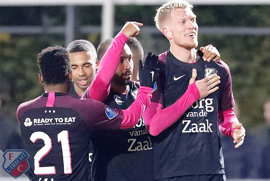 Felicitaties voor Simon Makienok. Foto: FC Utrecht