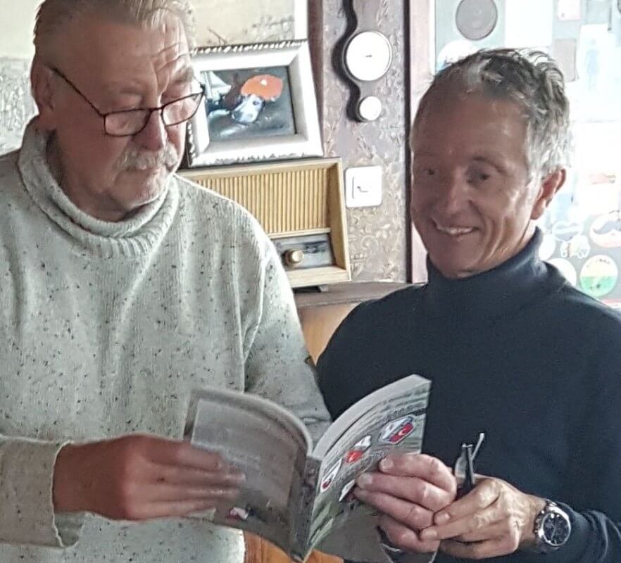 Siege Postuma (r) met oud-voetballer Joop van Maurik. Eigen foto's
