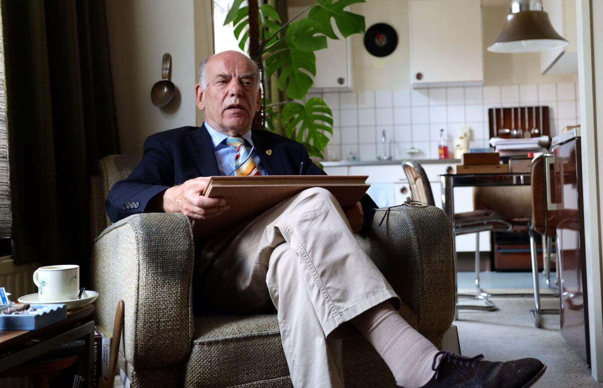 Fernando de Soeten in zijn woonkamer in Wijk C in 2018. Foto: Ton van den Berg