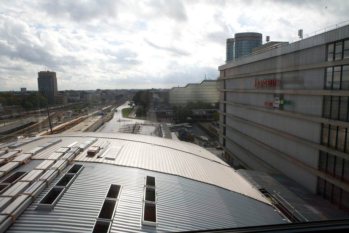 De 'andere kant' van het Centraal Station. Foto: Ton van den Berg