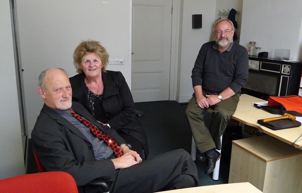 Hans Berends (rechts) met Vincent Oldenborg en Mieke Peetoom op de laatste dag in de fractiekamer van Leefbaar Utrecht in maart 2014. Foto: Ton van den Berg