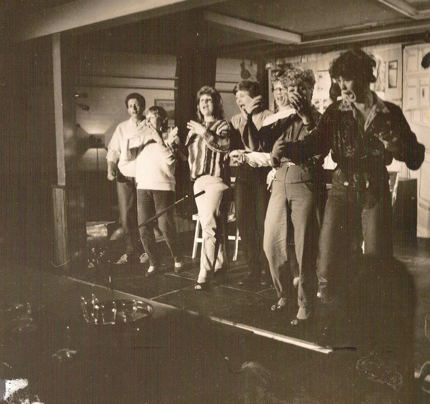 Optreden van het Vrouwencabaret aan de Bethlehemweg. Foto: archief Nieuws030