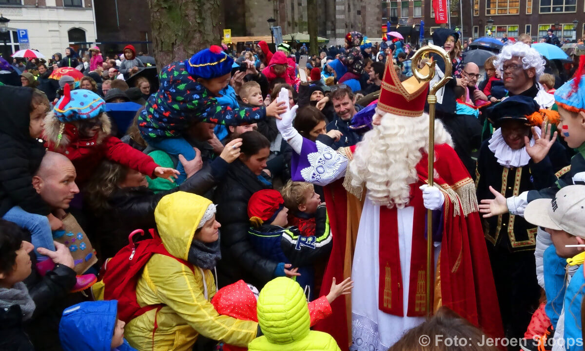 De Sint wordt onthaald op het Domplein. Foto: Jeroen Stoops