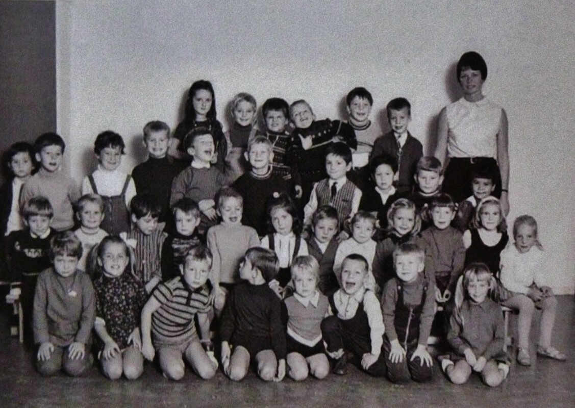 De kleuterschool het Mierennest uit 1969 met rechts An van Kuik