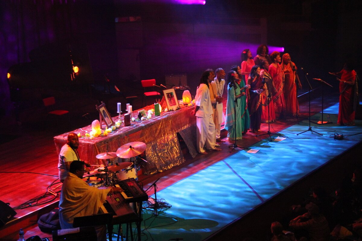 Saí Anantam Ashram Singers in de Grote Zaal