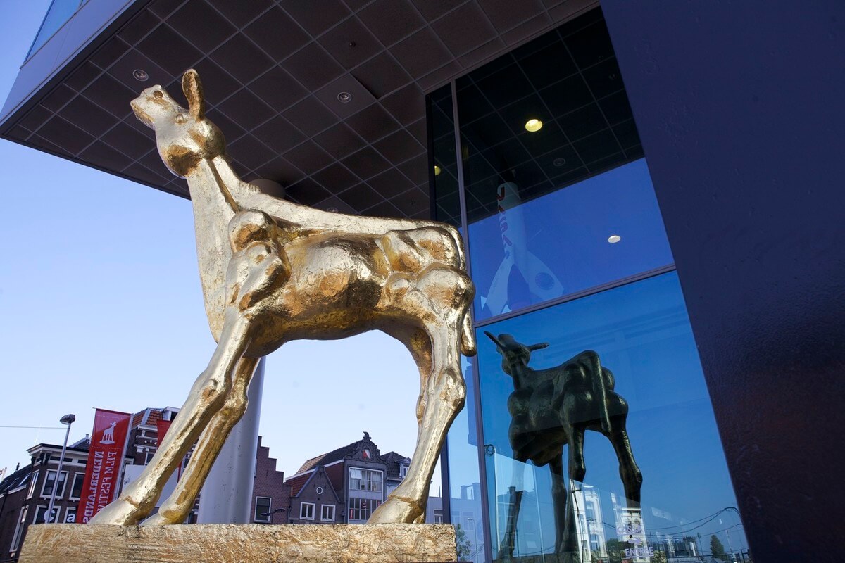 Het Gouden Kalf aanschaffen is volgens de SP een bizar plan. Foto: Ton van den Berg