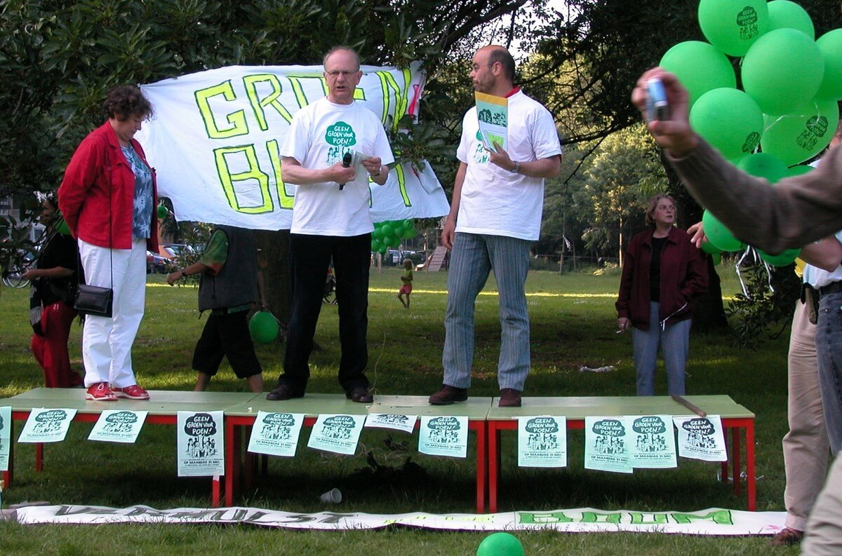 Albert Hogema (met bril) tijdens de actie Geen Groen voor Poen. Foto: A. Hogema