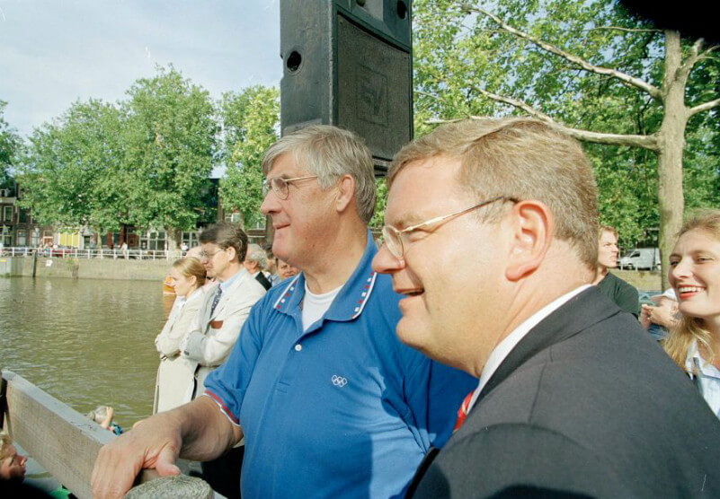 Anton Geesink en Jan van Zanen (toen nog wethouder) in 2001 bij de Bemuurde Weerd. Foto: HUA