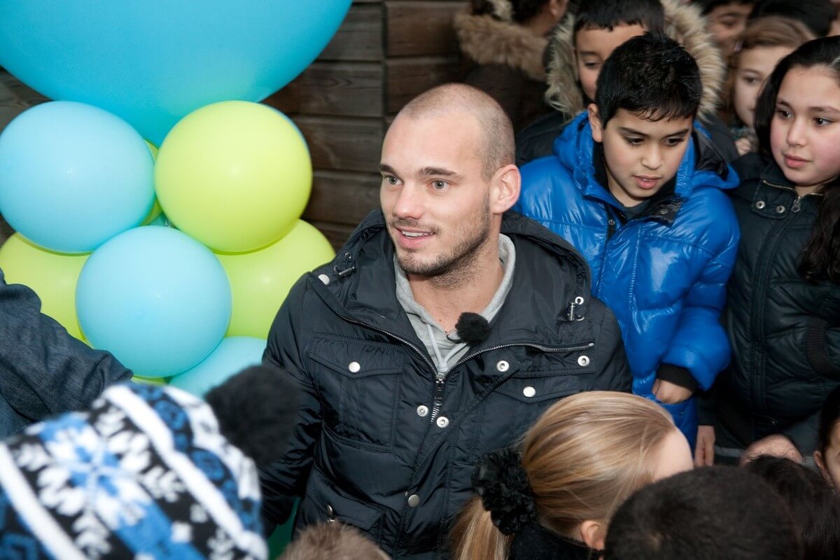 Wesley Sneijder, de zoon van Ondiep, op bezoek in Ondiep in 2011. Foto: Ton van den Berg
