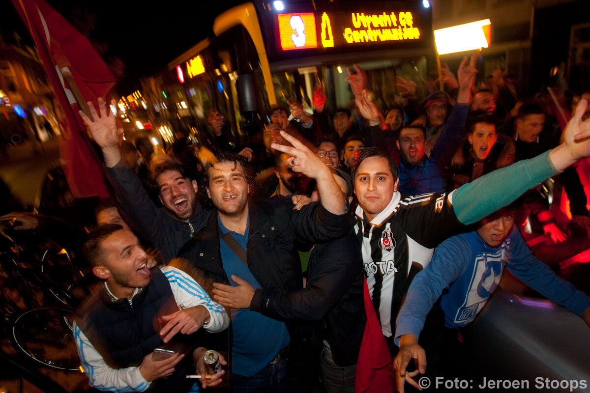 Feest op de Straatweg. Foto's: Jeroen Stoops