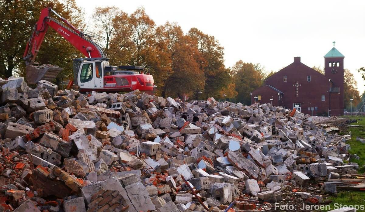 Sociale huurwoningen worden gesloopt, zoals hier op de Norbruislaan. Foto: Jeroen Stoops
