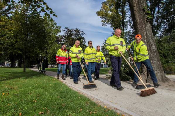 De professionele stratenreinigers van de gemeente Utrecht aan het werk. Foto: gemeente Utrecht