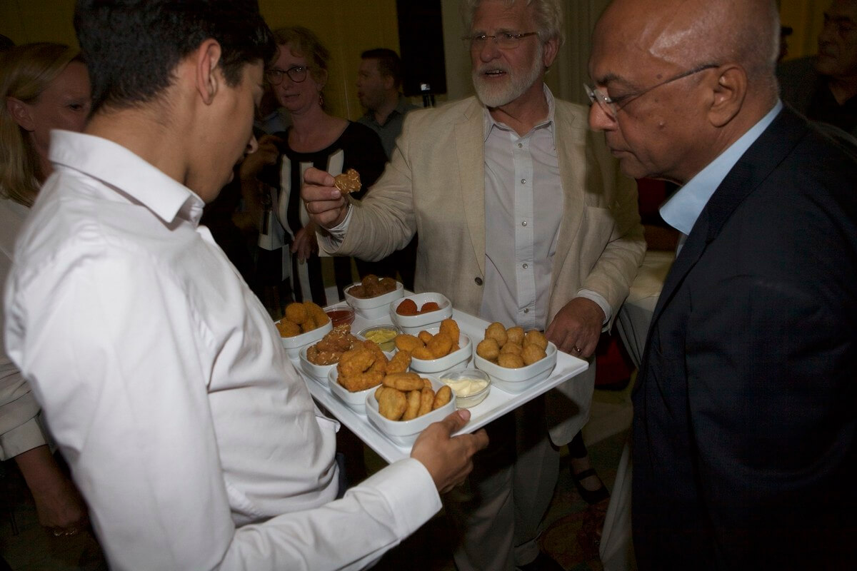 Bitterballen belangrijker dan mensen? Foto: Ton van den Berg