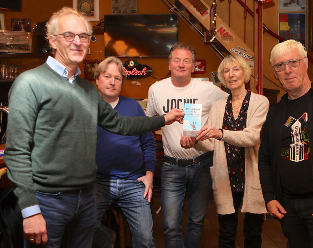 Boekuitreiking 'Vollekstaol van de stad Uterech'. Foto: Ton van den Berg