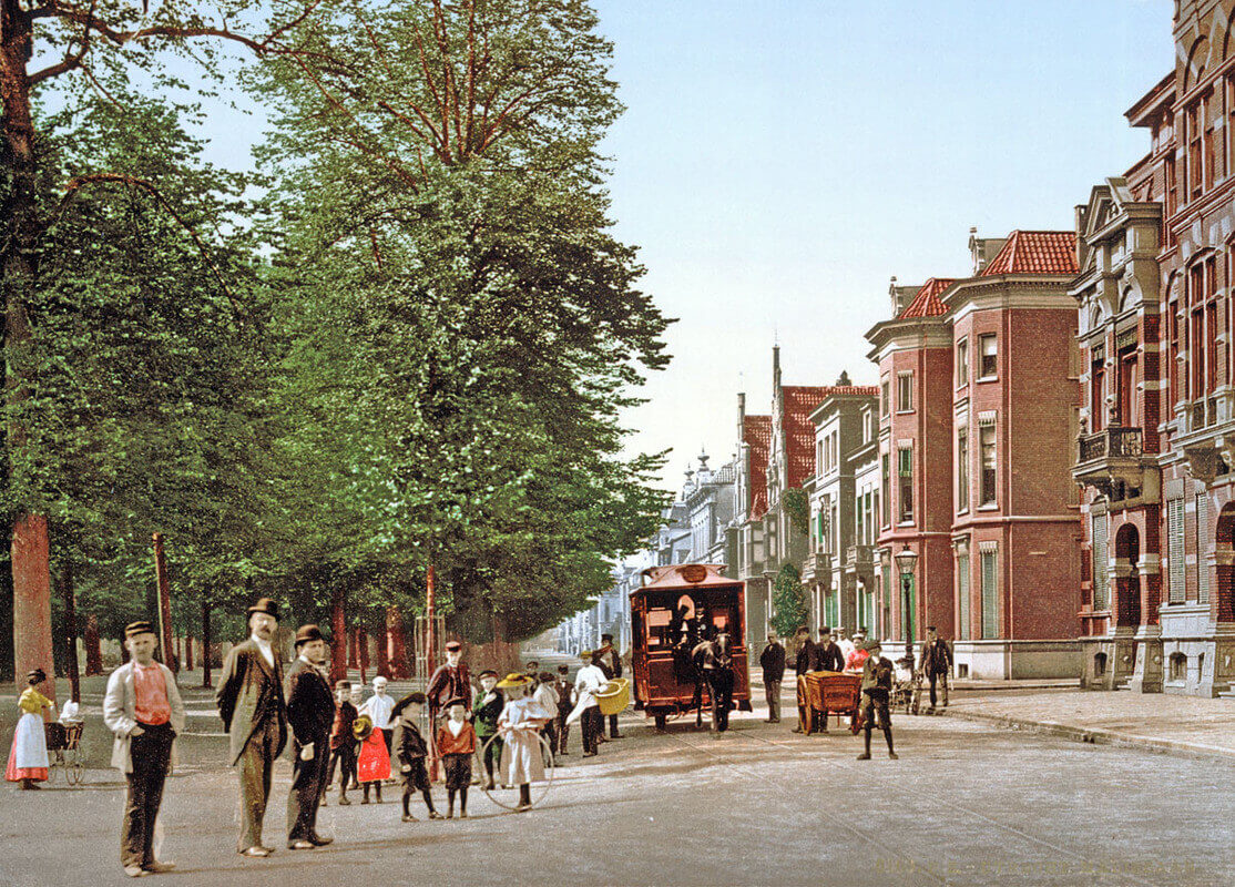 De Maliebaan rond 1900 in een ingekleurde foto. Foto: archief Van Maarsseveen