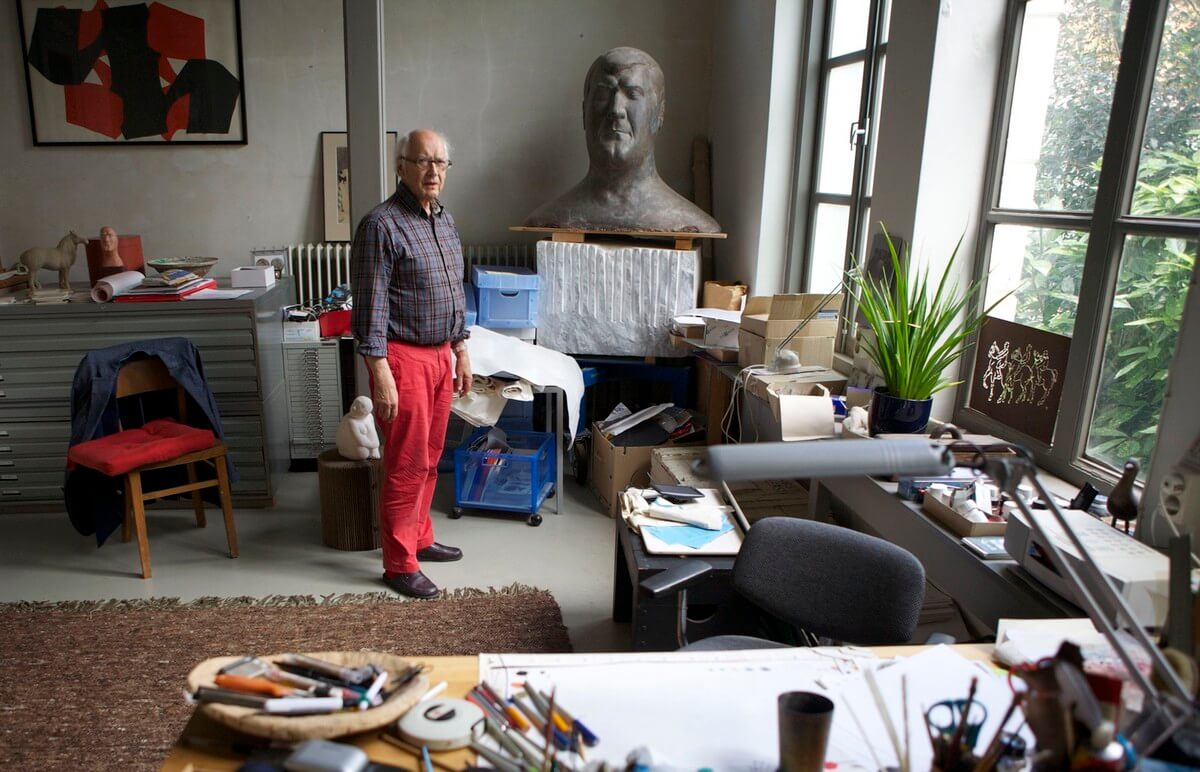 Theo van de Vathorst in zijn atelier. Foto: Ton van den Berg