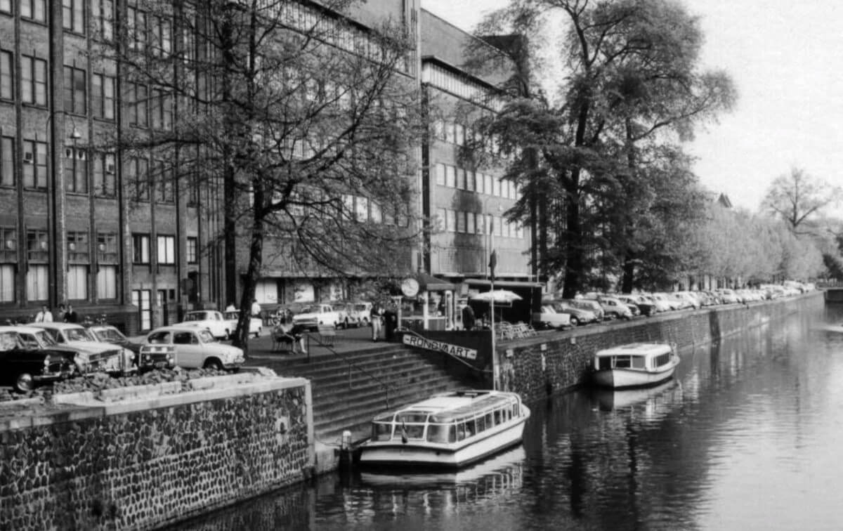 Schuttevaer lag met rondvaartboten in de jaren zestig nog in de singel. Foto: HUA
