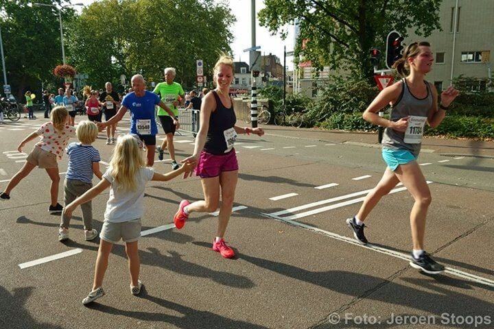 Lopers tijdens de Singelloop op de Wittevrouwensingel. Foto: Jeroen Stoops