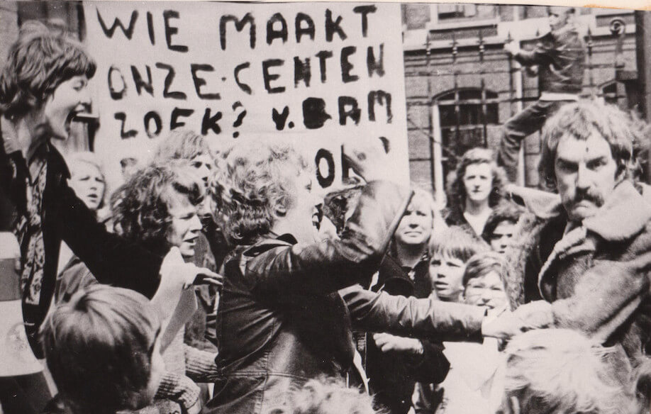Buurtbewoners voeren actie in de buurt van de rechtbank. Foto: archief Bours