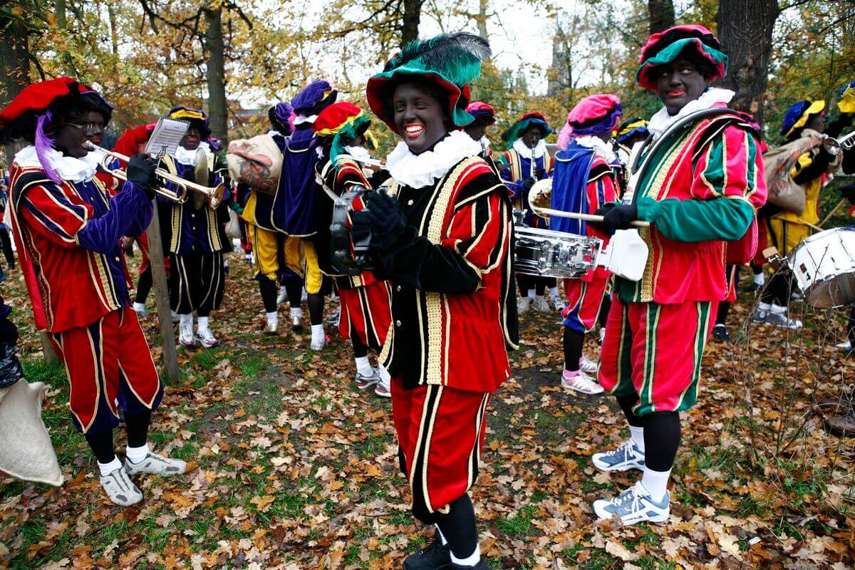 Muzikale Zwarte Pieten. Foto: Ton van den Berg
