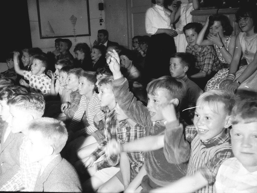 De Filmclub Ondiep trekt veel woensdagmiddagkijkers in de jaren zestig in buurthuis Ondiep. Foto: Pierre Somers