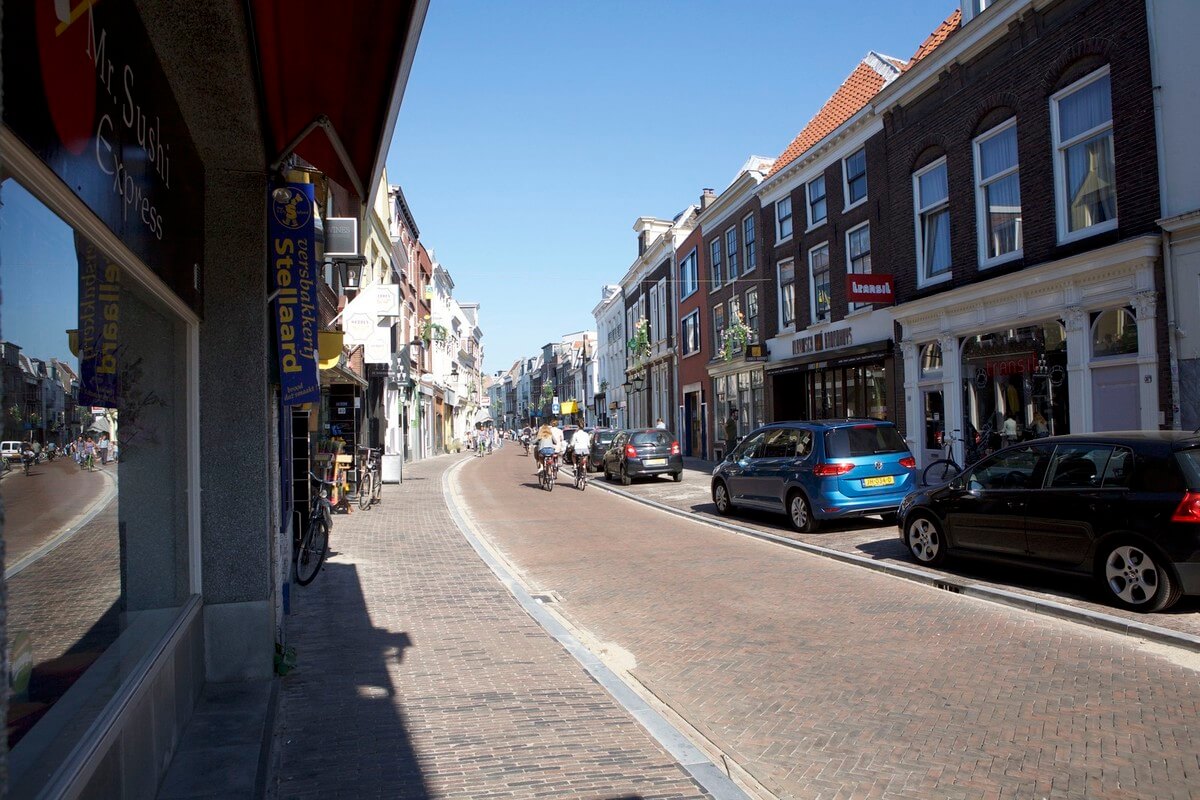 Twijnstraat op een zondagochtend. Foto: Ton van den Berg