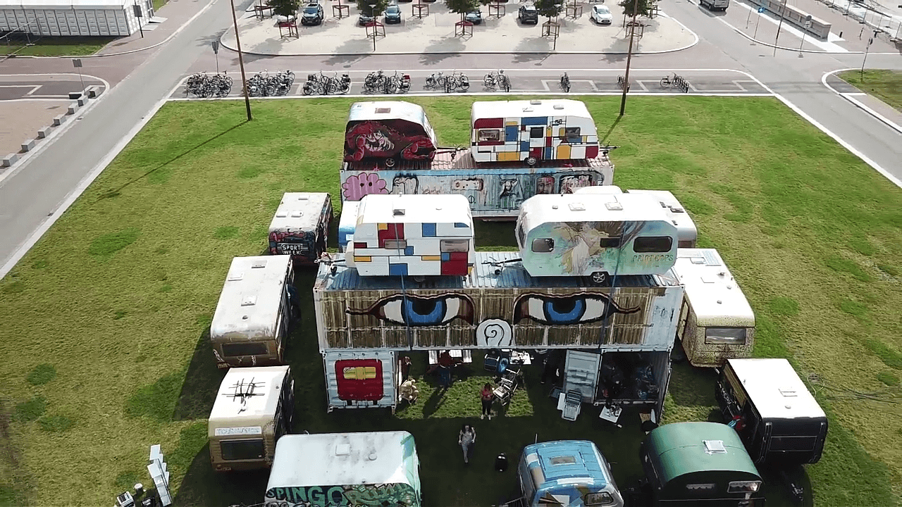 De caravantoren op het Berlijnplein. Foto: still uit de video
