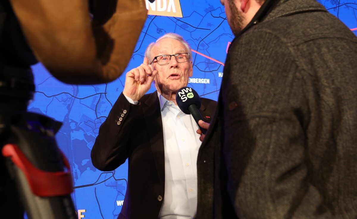Jan Janssen voert het woord. Foto: Ton van den Berg