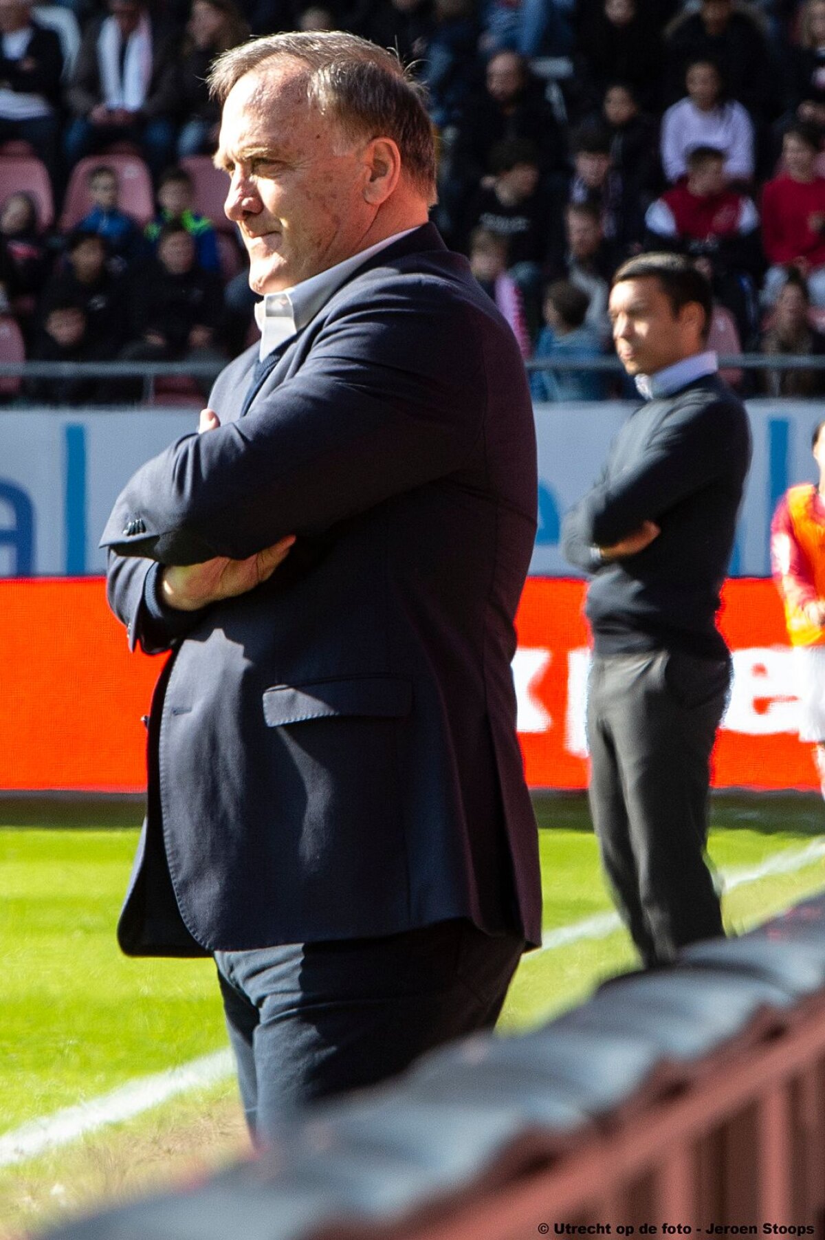 Advocaat en op de achtergond Van Bronckhorst. De twee kennen elkaar goed.