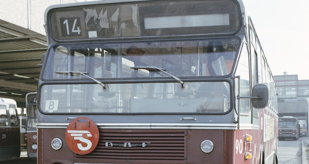 Snelbus 14 op het Stationsplein in 1979. Foto: het Utrechts Archief