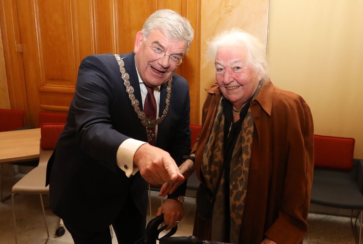 Jan van Zanen met oud-burgemeester Lien Vos-van Gortel. Foto: Ton van den Berg