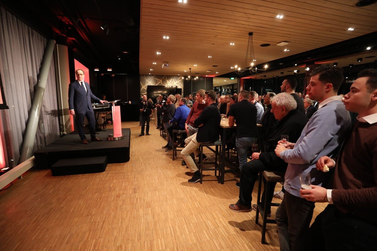 Algemeen directeur Thijs van Es bij zijn nieuwjaarstoespraak. Foto: Ton van den Berg