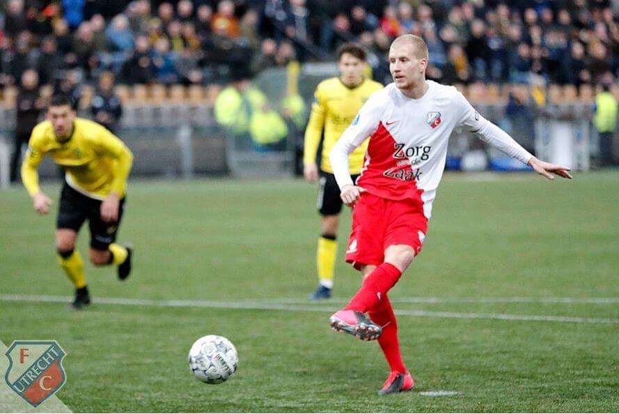 Simon Gustafson schiet voor tweede maal penalty. Foto: FC Utrecht