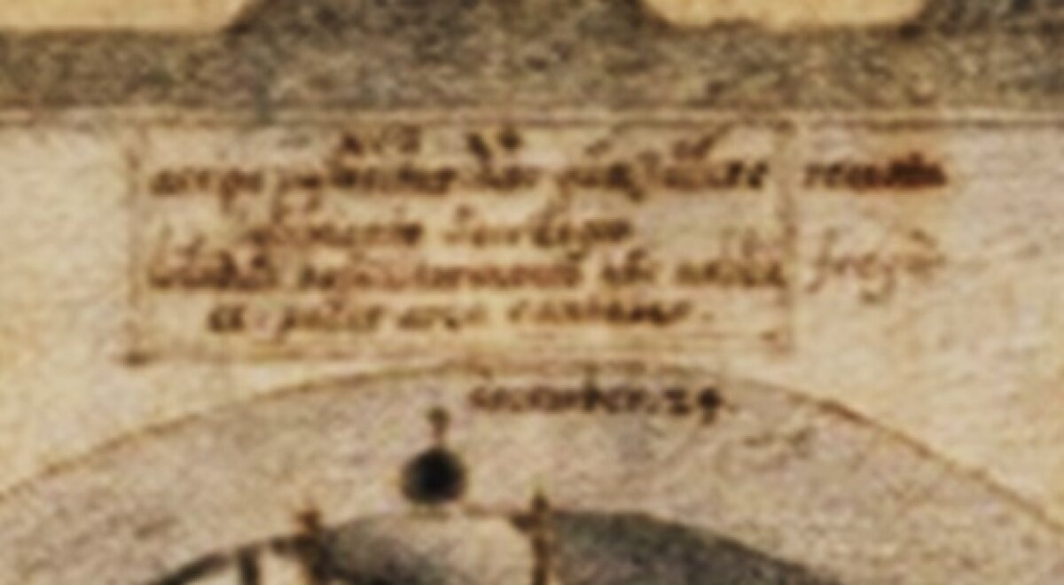Het opschrift op een bord boven de kogel in de Pieterskerk. Er is te zien dat Saenredam de tekst ten dele buiten het bord heeft geschreven.