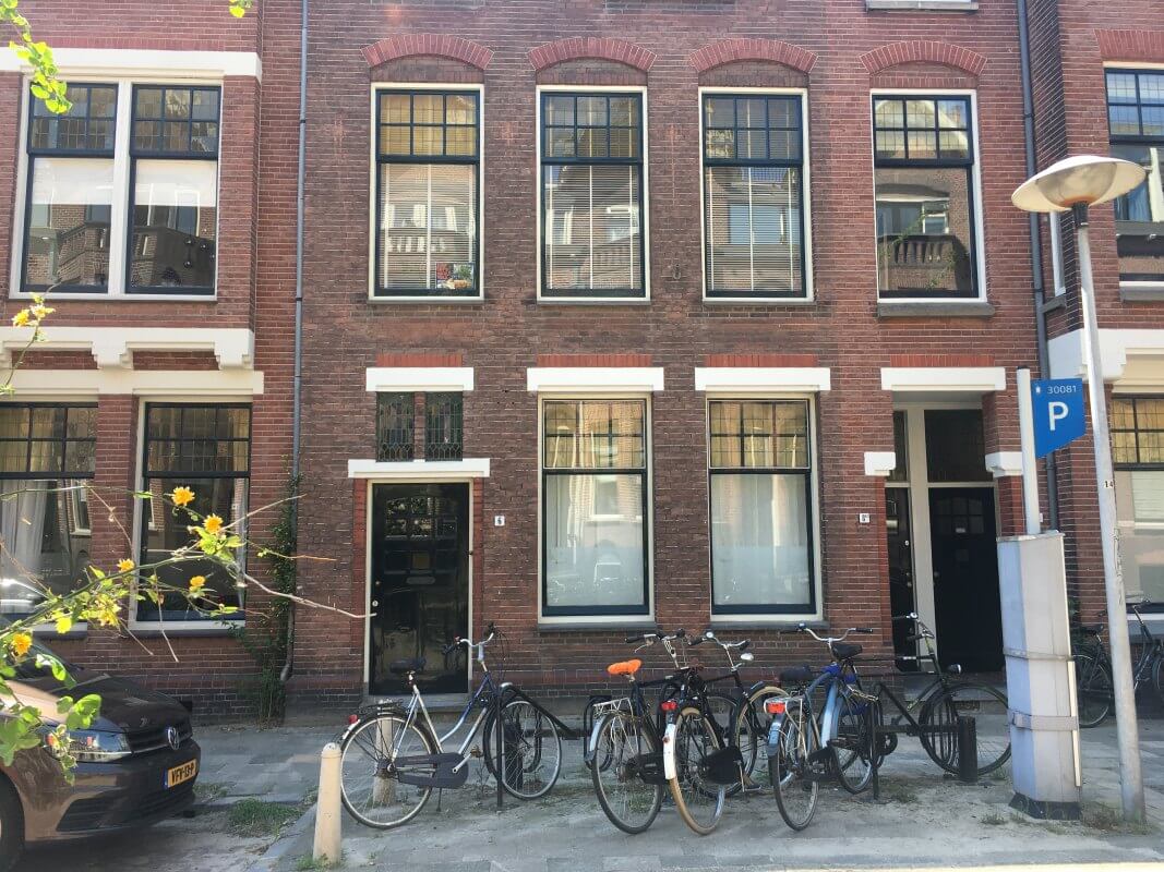 Bij Bellamystraat 6 was ’s middags schaduw. Foto: Dik Binnendijk