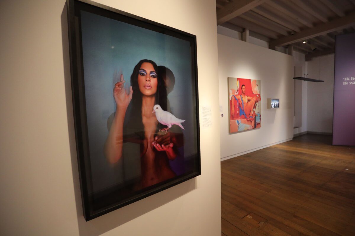 Op de voorgrond Kim Kardashian als Maria Magdalena, een foto uit 2018 van David LaChapelle. Foto: Ton van den Berg