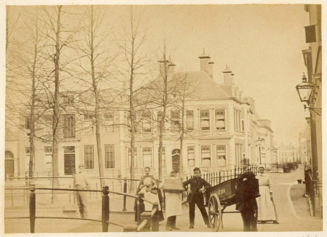 Het pand Janskerkhof 13 rond 1877. Foto: Het Utrechts Archief