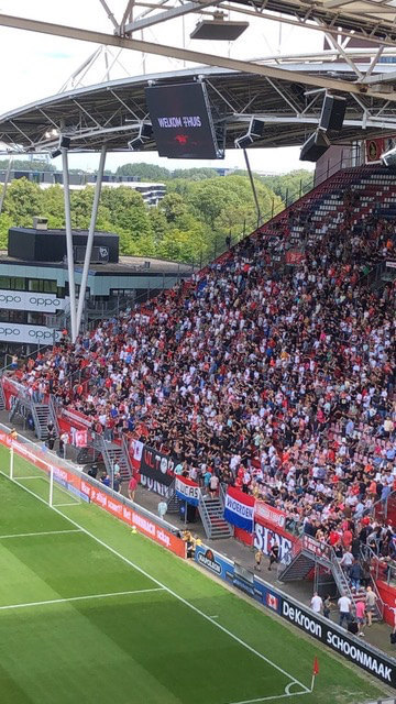 Volle tribunes in de Galgenwaard. Foto: Stefan Valentijn Dingemans