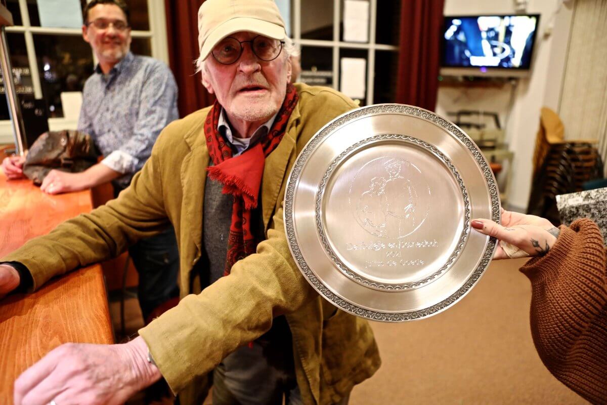 Julius de Goede en de Bulletje en Boonestaak-schaal. Foto: Ton van den Berg