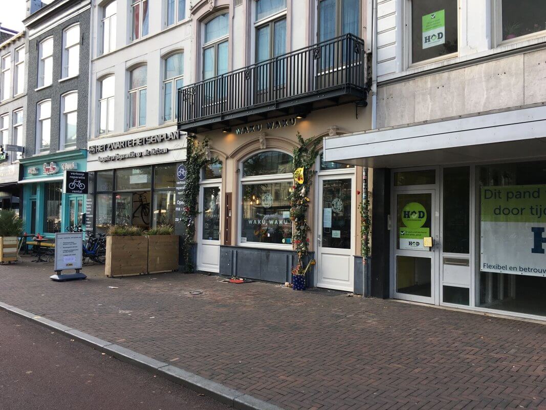 Gesloten vegan restaurant Waku Waku. Foto: Dik Binnendijk