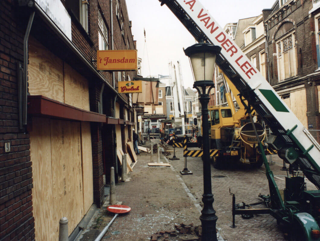 Cafe Jansdam in 1992 na de gasexplosie. Foto: HUA