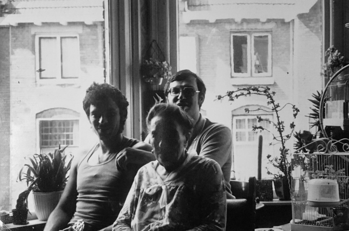 Opoe met haar kleinzonen Kees (l) en Michel. Foto: Dik Binnendijk (ca. 1975)