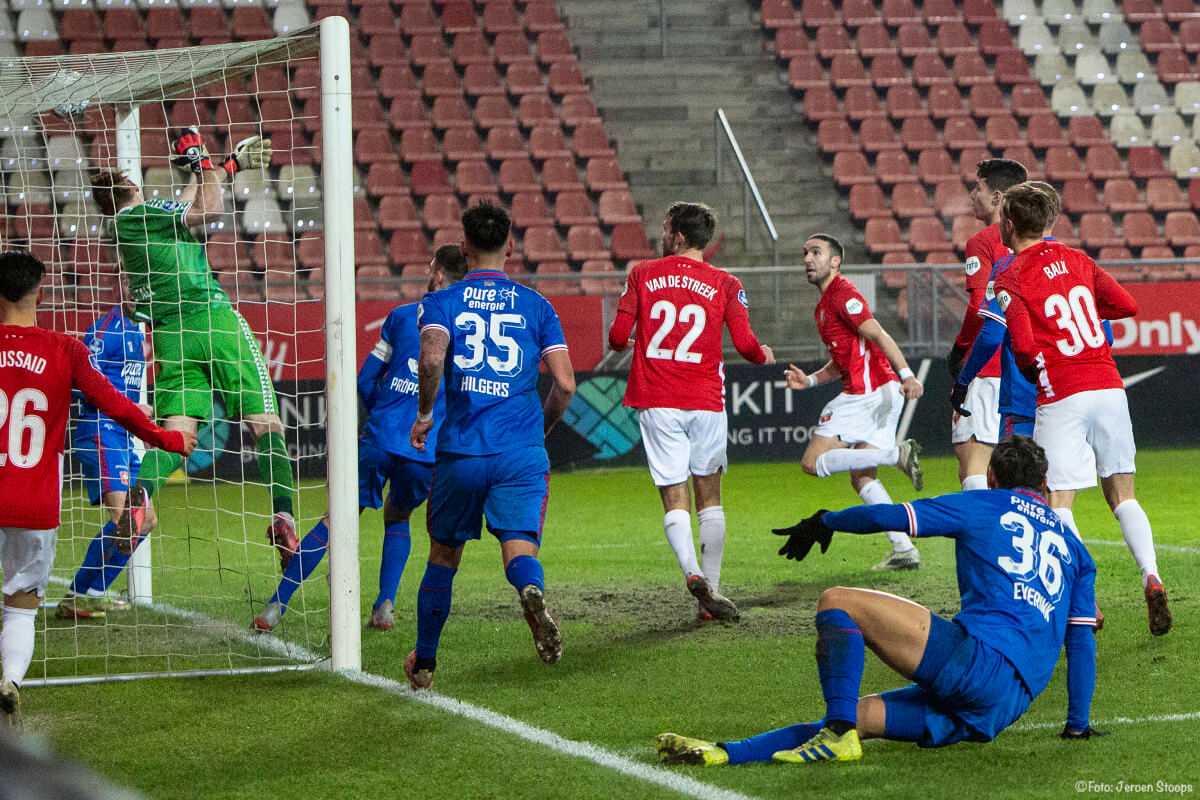 Diep in blessuretijd ziet Mahi zijn inzet langs doelman Unnerstall gaan: 1-1.