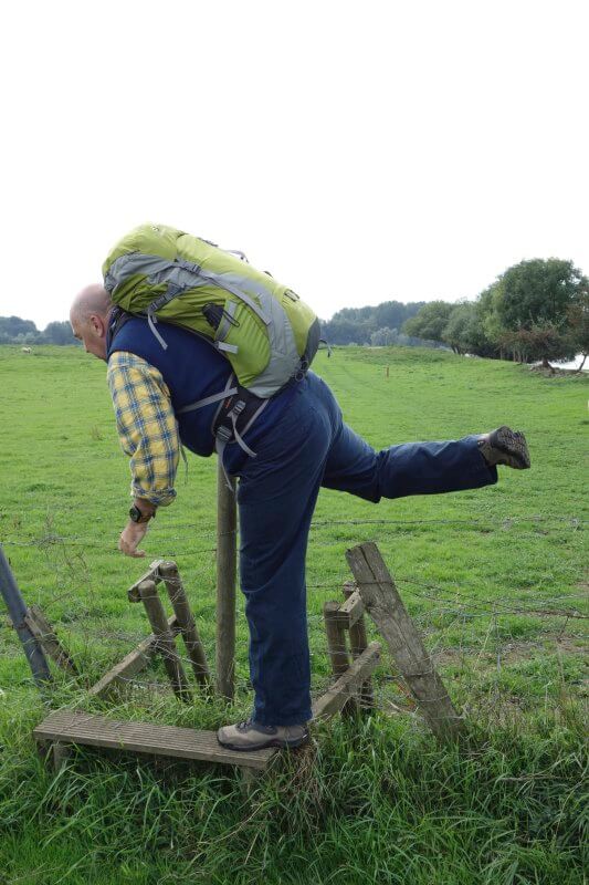 Swingend over het prikkeldraad. Foto: Gert Evers (2013)