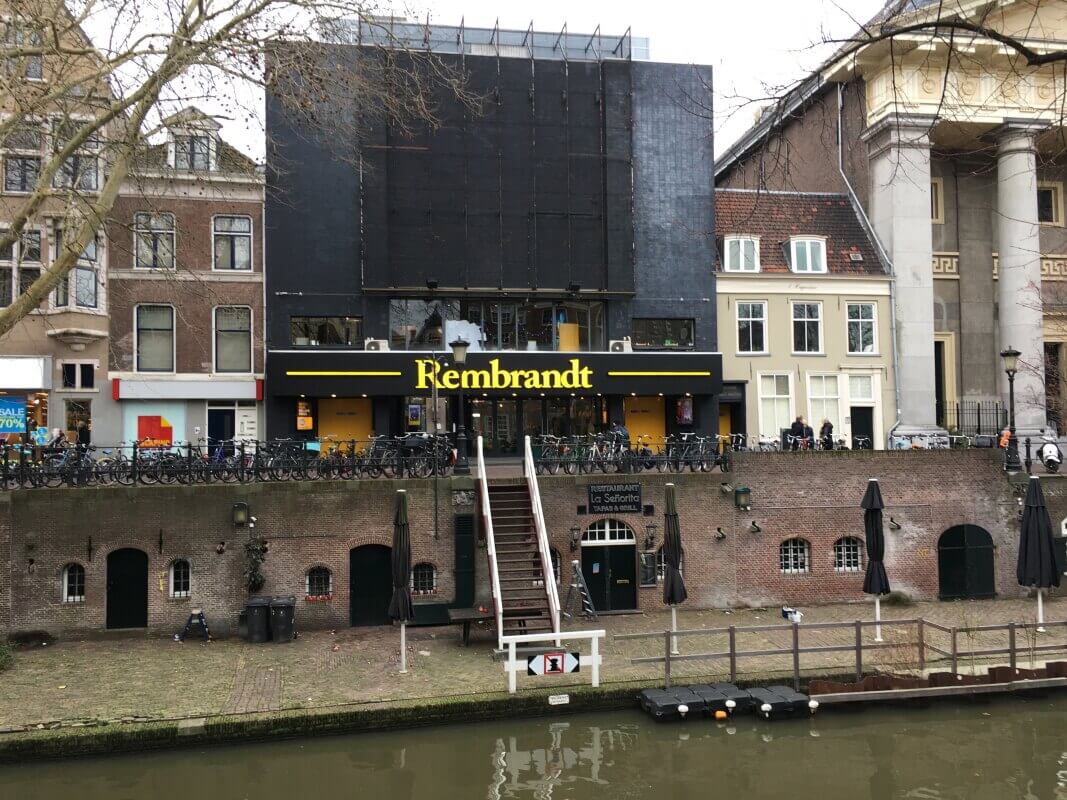 Trap naar de feestkelder. Foto: Dik Binnendijk (2019)      