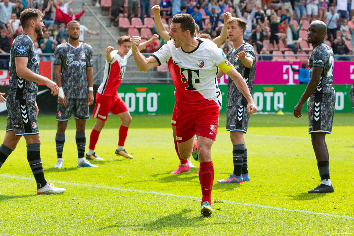 Aanvoerder Nick Viergever maakte vandaag de 3-2. Foto: Jeroen Stoops