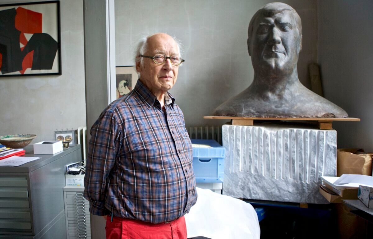 Theo van de Vathorst in zijn atelier in 2014. Foto: Ton van den Berg